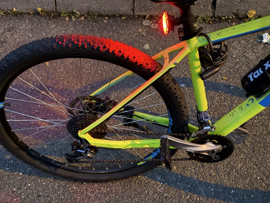 Bicicletă hard-tail CUBE Aim SL 27.5″ – stare bună, accesorii incluse