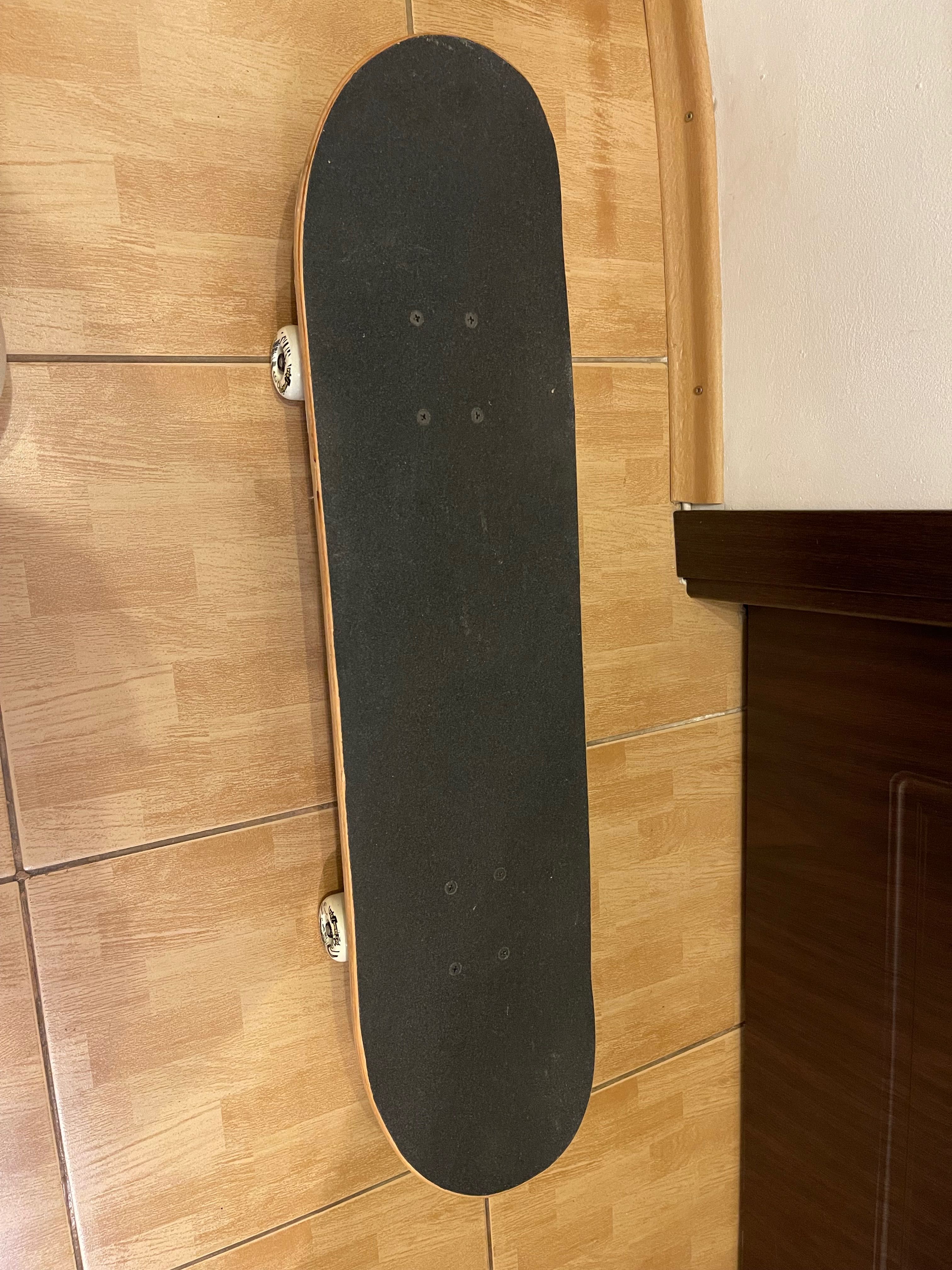 Skateboard nou, folosit o singura data