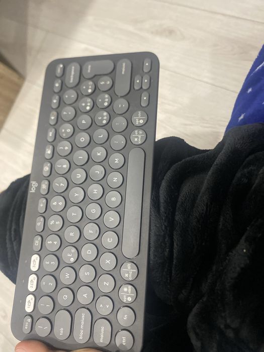 Tastatura logi foarte buna ca noua