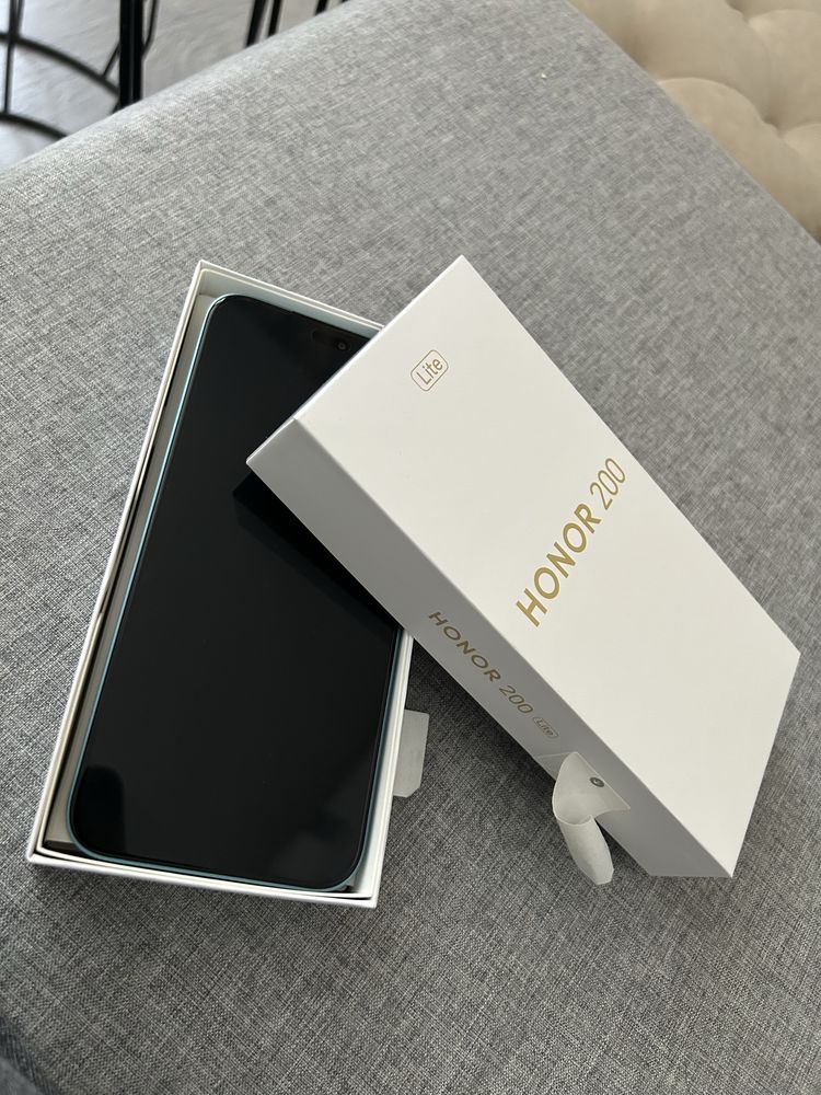 Vand  telefon Honor 200 lite