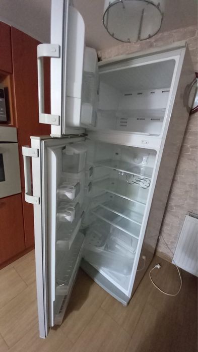 Frigider cu 2 usi Beko, No frost