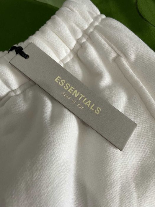 Pantaloni scurti Essentials FOG reflective albi/negrii