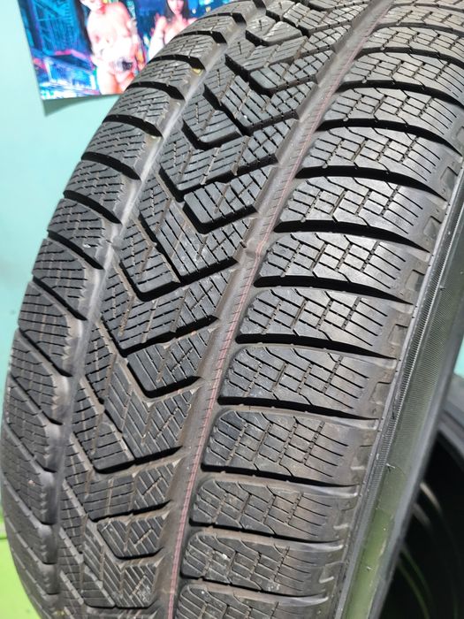 4 бр зимни 235/60/18 Pirelli