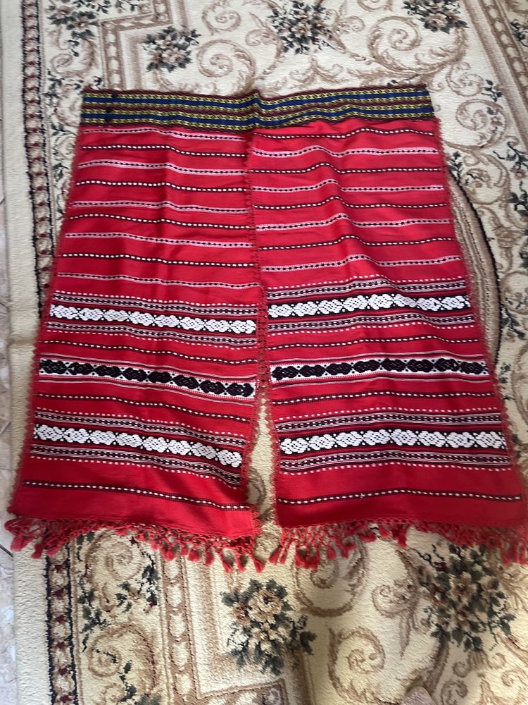 Poale , catrinte   tesute ,costum  popular