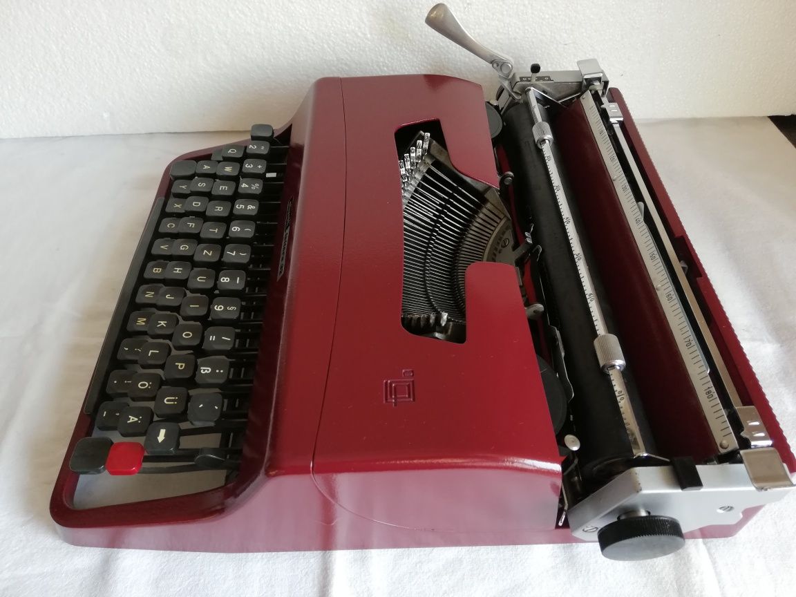 Masina de scris Olivetti letera 32