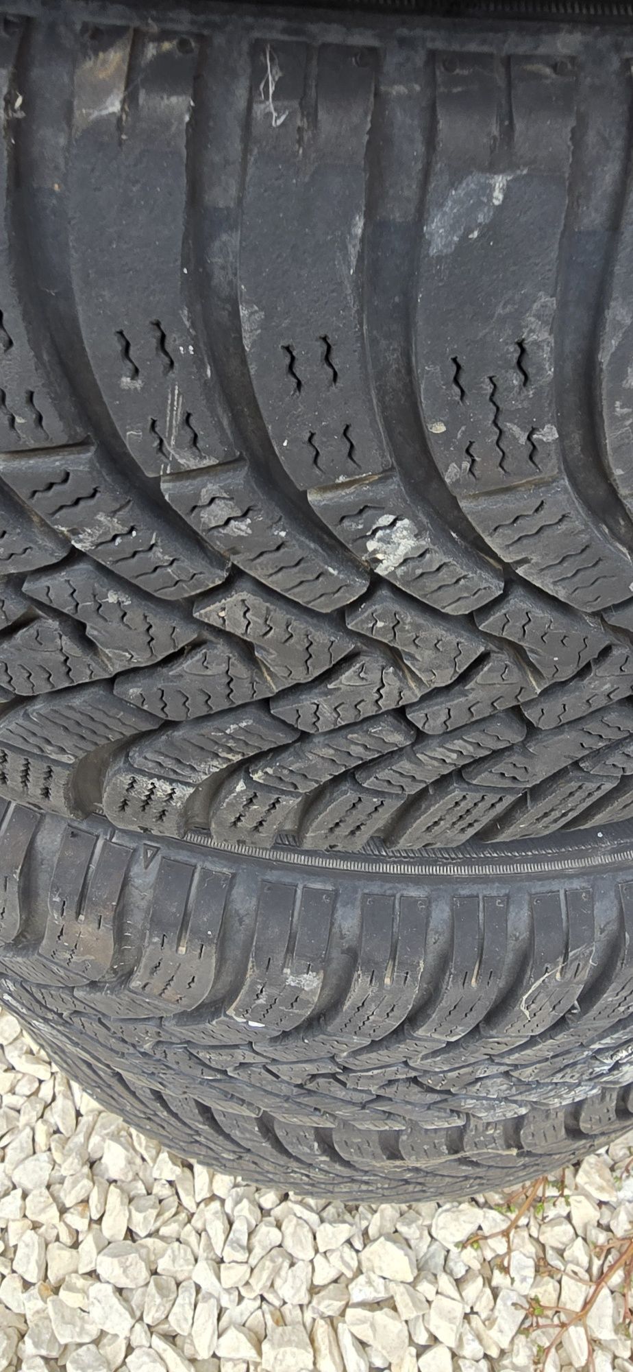 Зимни гуми 215 50 17 4 бр дот 2018 Falken