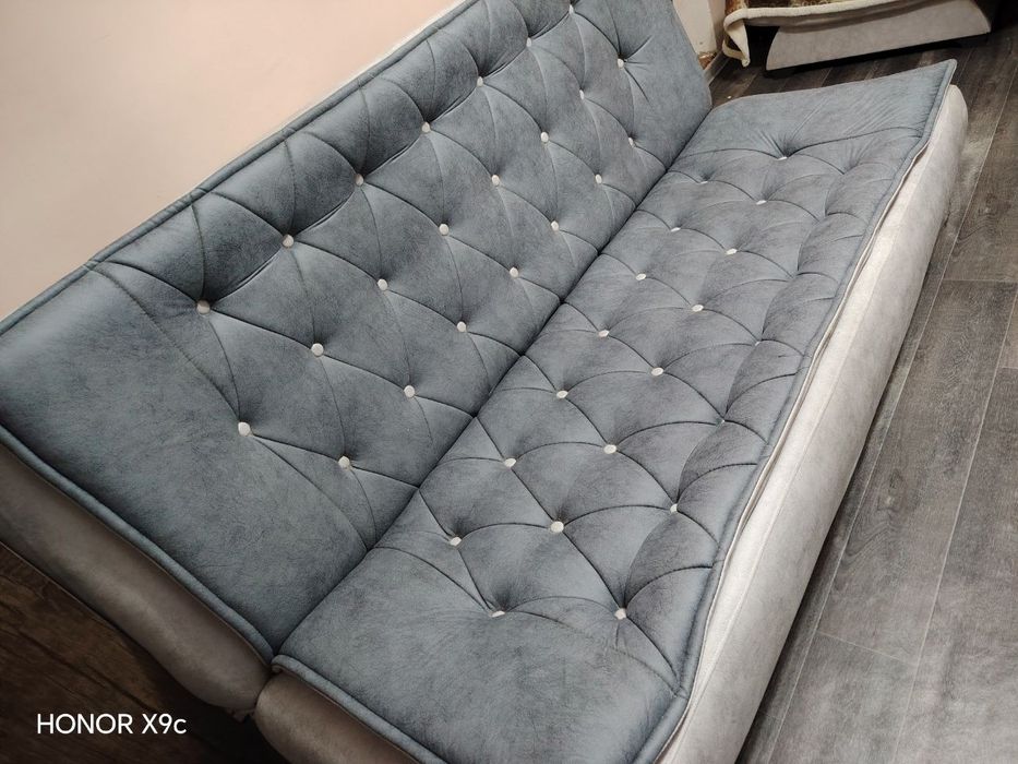 Мягкий диван в отличном состоянии