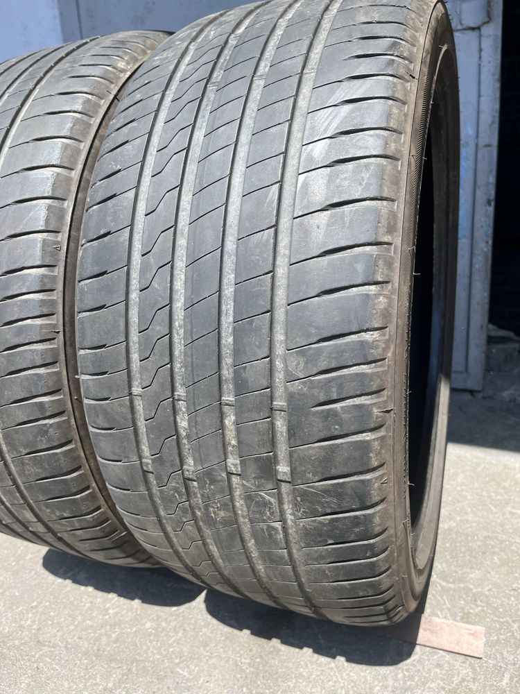 2 бр. летни гуми 255/40/19 Firestone DOT 5021 4 mm
