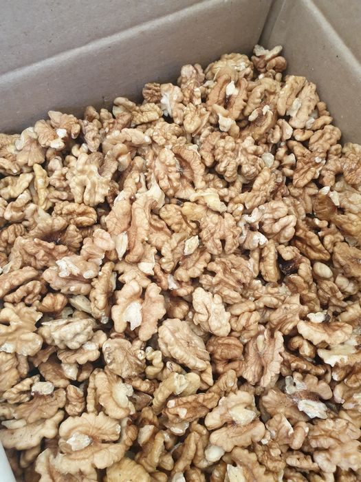 Miez de nucă producție 2025ambalat la cutii de 10kg