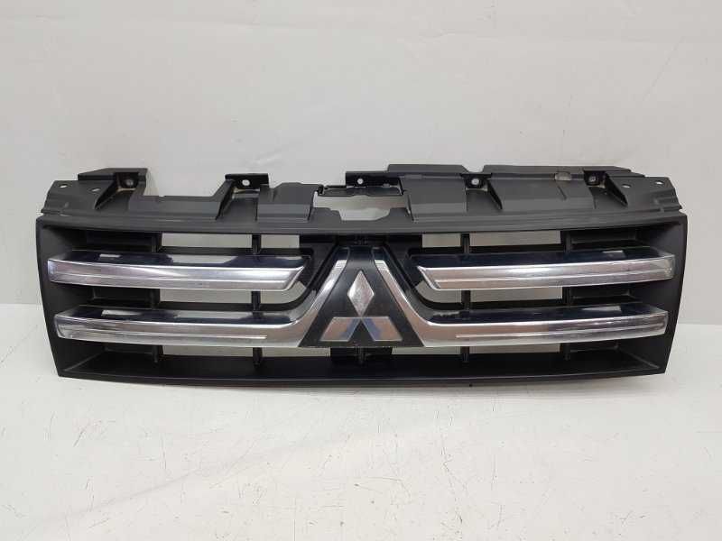 Решетка радиатора на Митсубиши Паджеро 4 (07-13) Pajero 4 (07-13)