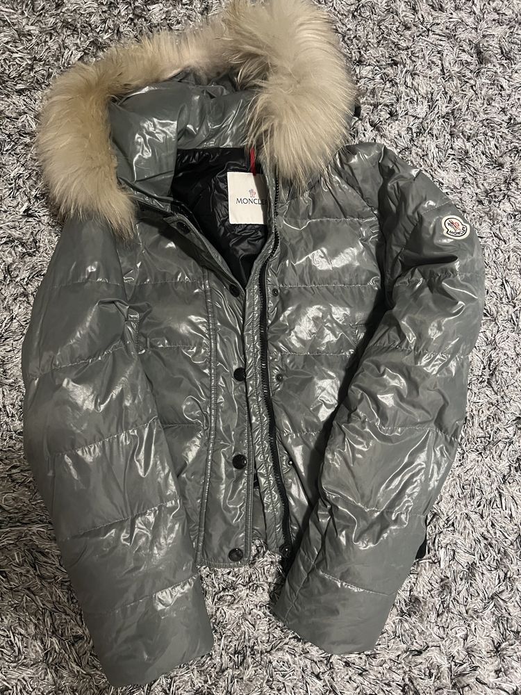 Geaca Moncler cu blana naturala