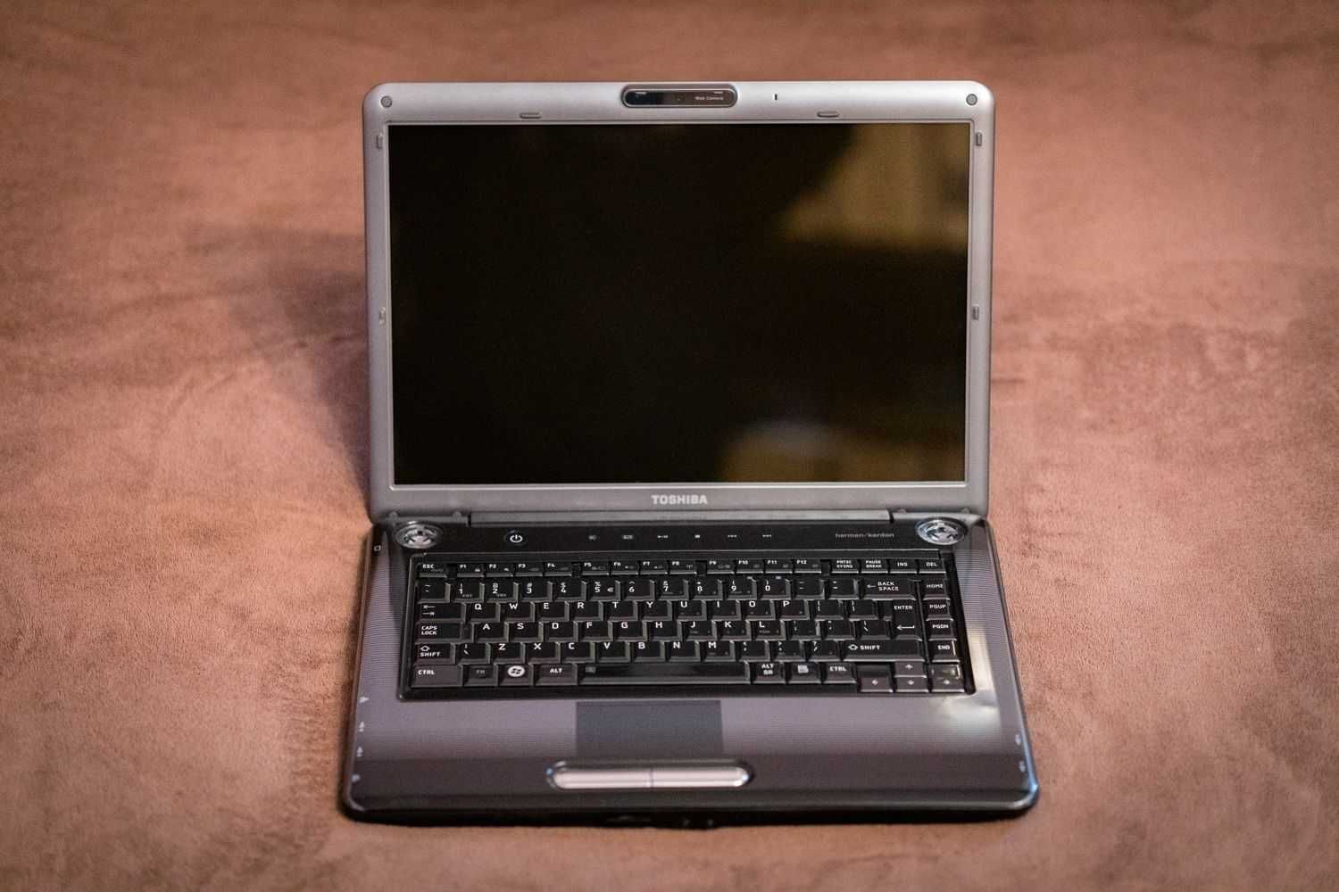 Лаптоп Toshiba Satellite A300D-14U - за части или ремонт