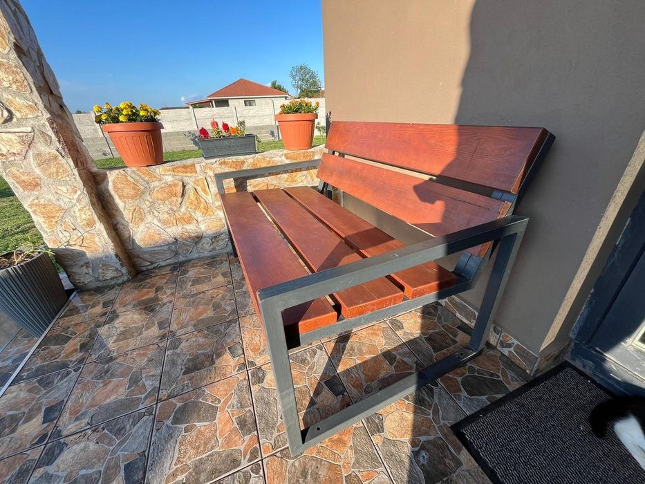 Vând bancă de lemn terasa