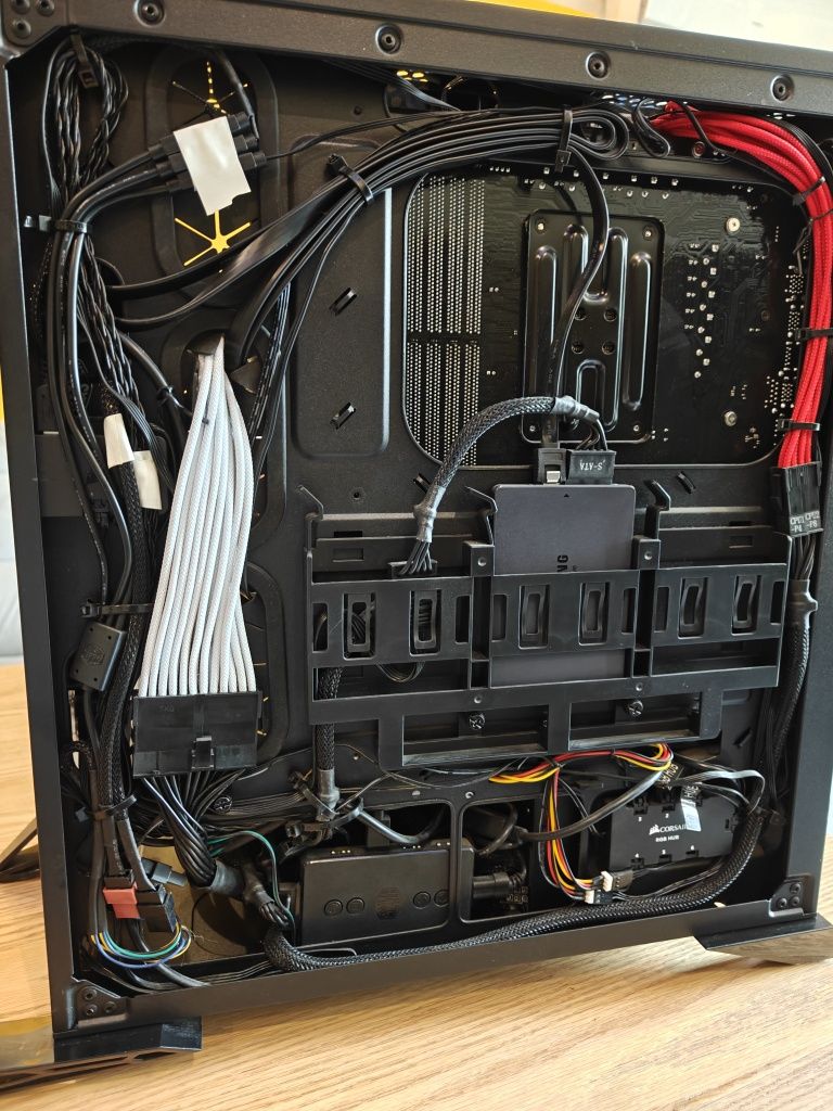 Геймърски/Gaming PC - RTX 2080 Super /Ryzen 3700x /16GB RAM /2TB SSD