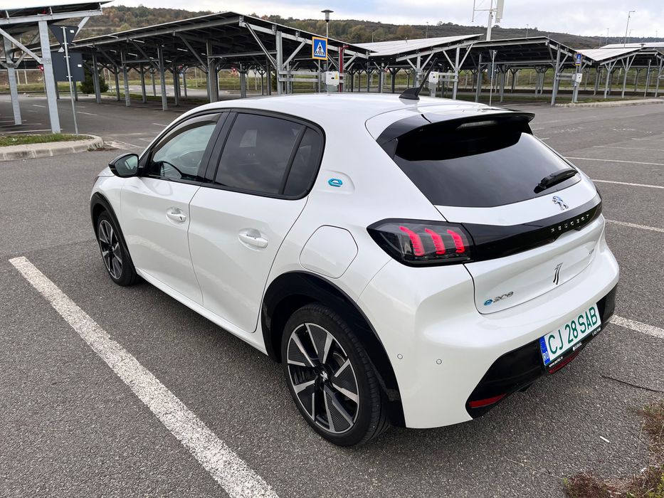 Peugeot e-208 GT Electric 100 kW / 136 CP