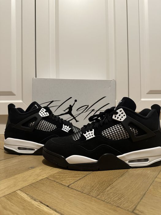 Air Jordan 4 White Thunder