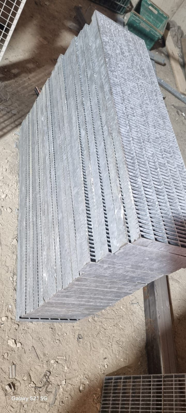 trepte zincate la orice dimensiune pentru scări metalice facem la dim