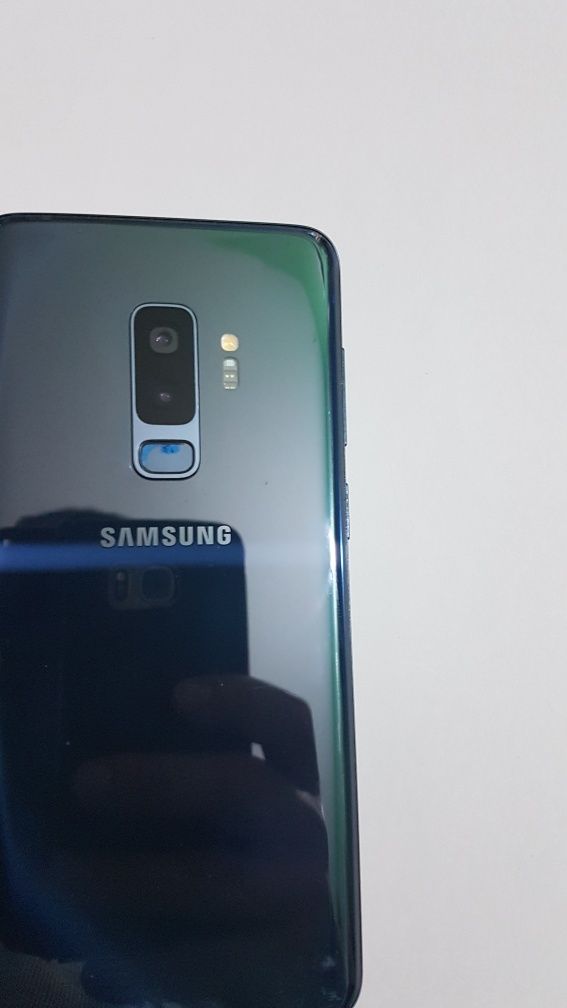 Samsung galaxy s9 plus,128Gb,touchscreen si display   defect