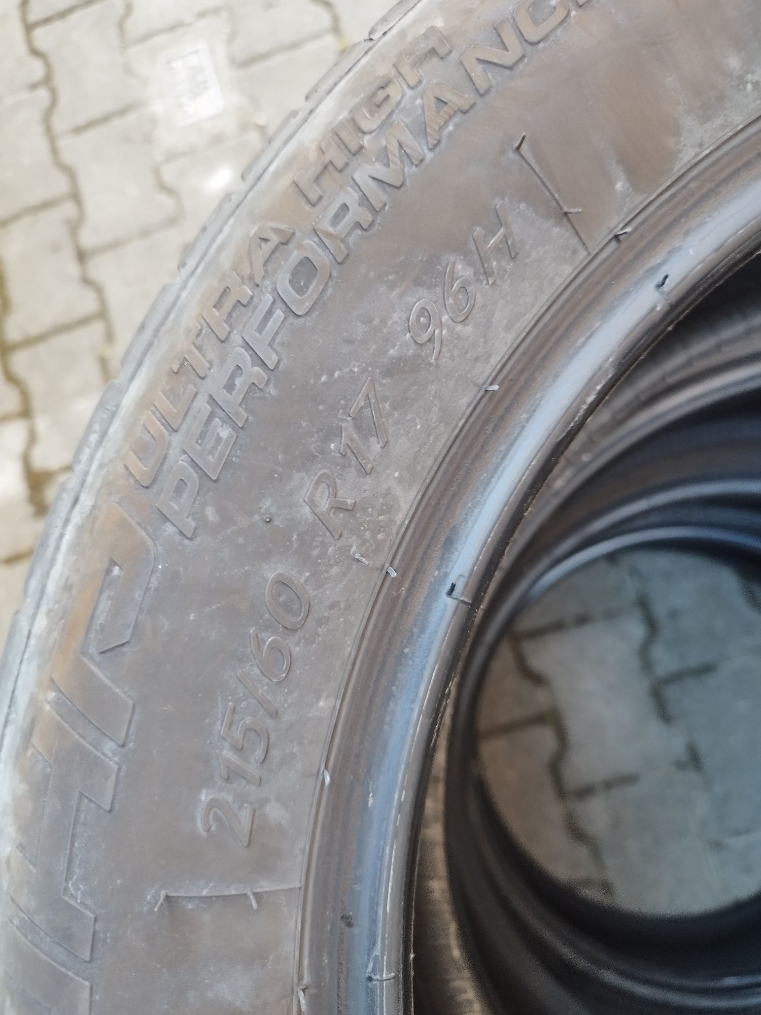 Două cauciucuri de vara 215/60/17 Bridgestone