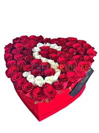 Уникална Романтична Кутия с Вечни Рози и Буква Топ Подарък за Влюбени