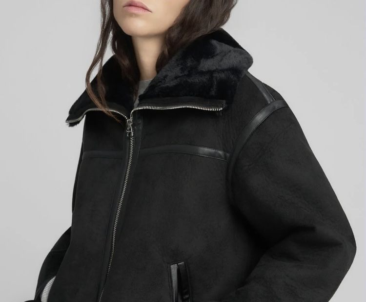 Чисто ново яке Replay