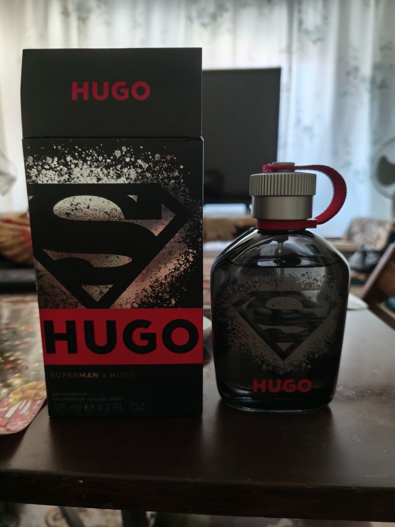 Vând Hugo boss superman x