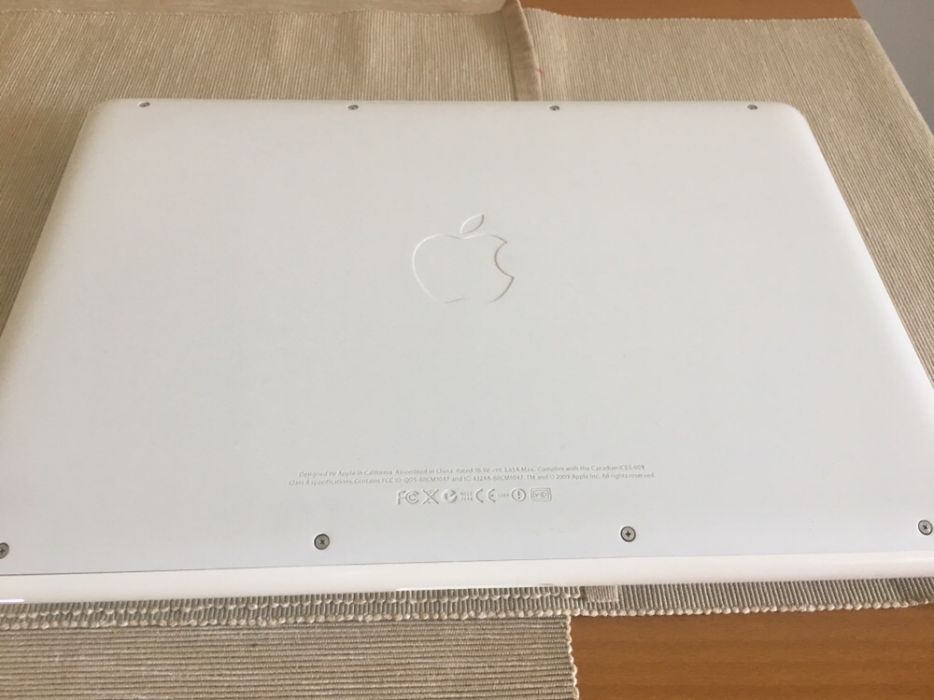 MACBOOK 13.3 late 2009