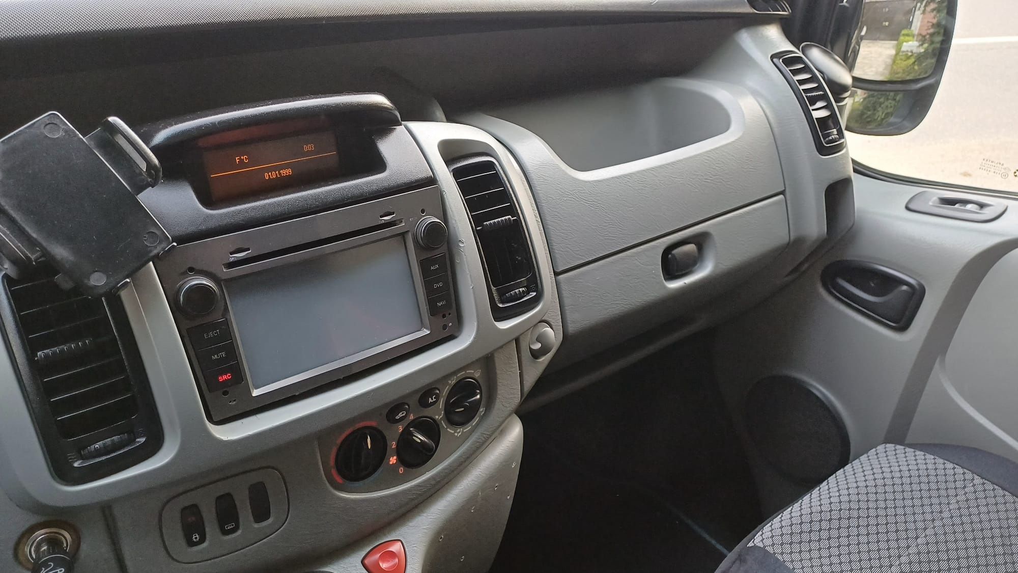 Vând Opel Vivaro