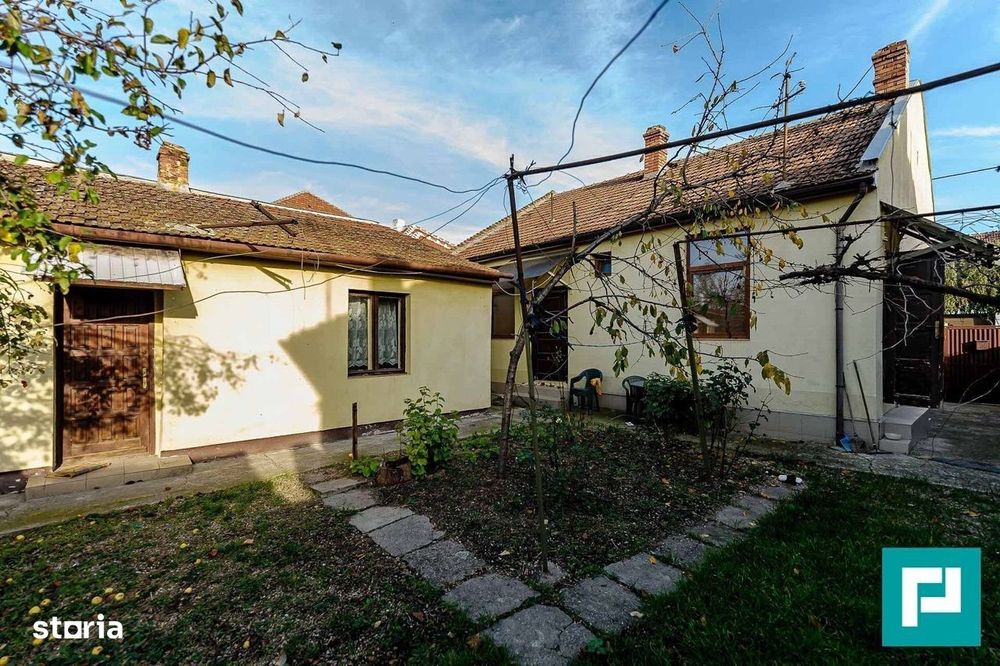 Casă cu teren în Pârneava