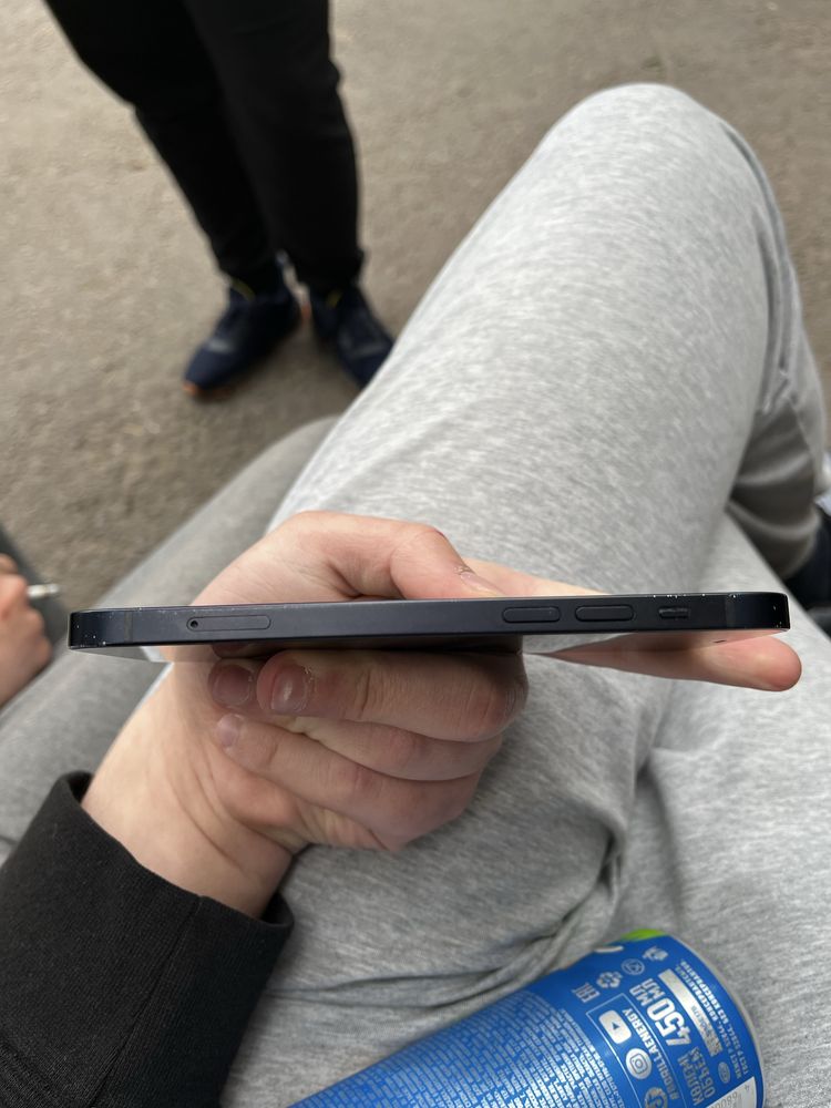iPhone 12 128gb.