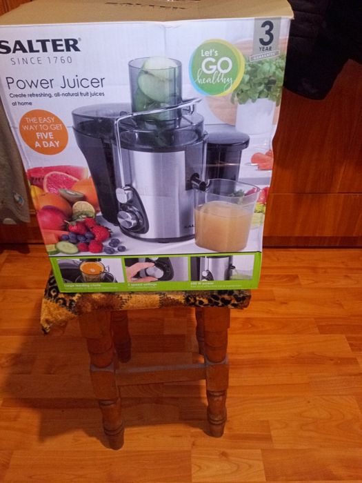 Cuptor cu microunde și storcător fructe