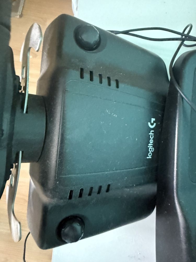 Кормило на Logitech G29 като чисто ново е почти не е ползване