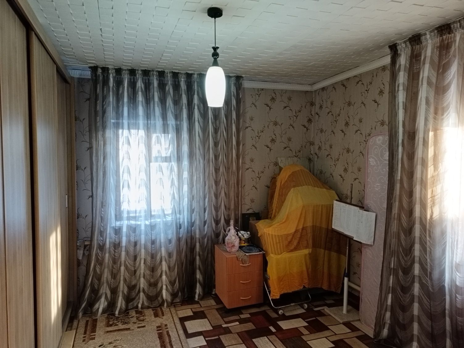 Продам дом кирпичный, центральное отопление. ул. Чернова