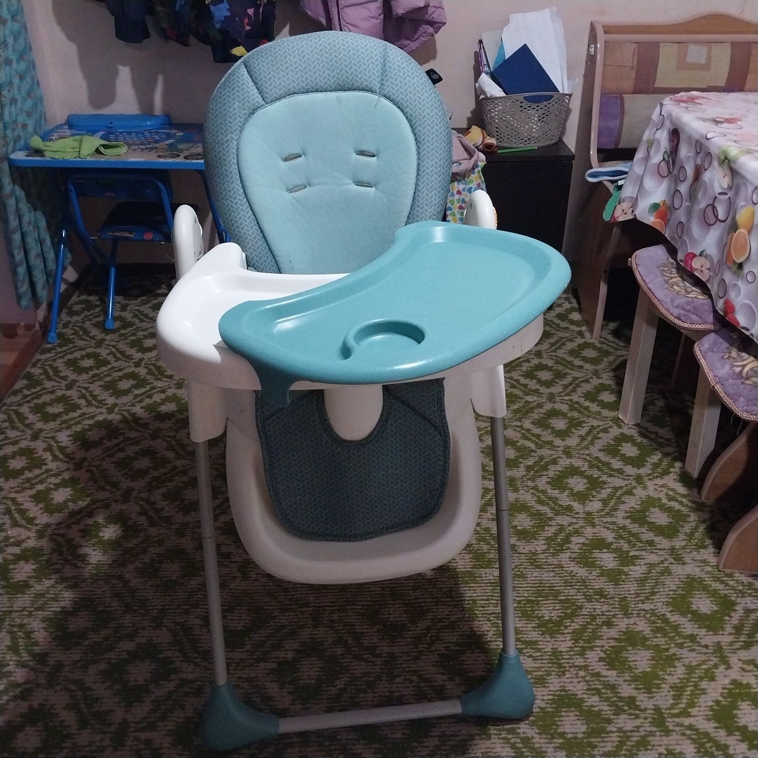Детский стульчик-для кормления.