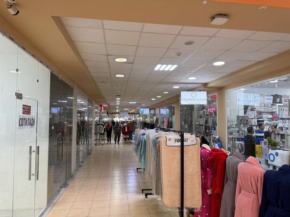 Qatortol savdo markazi magazin sotiladi