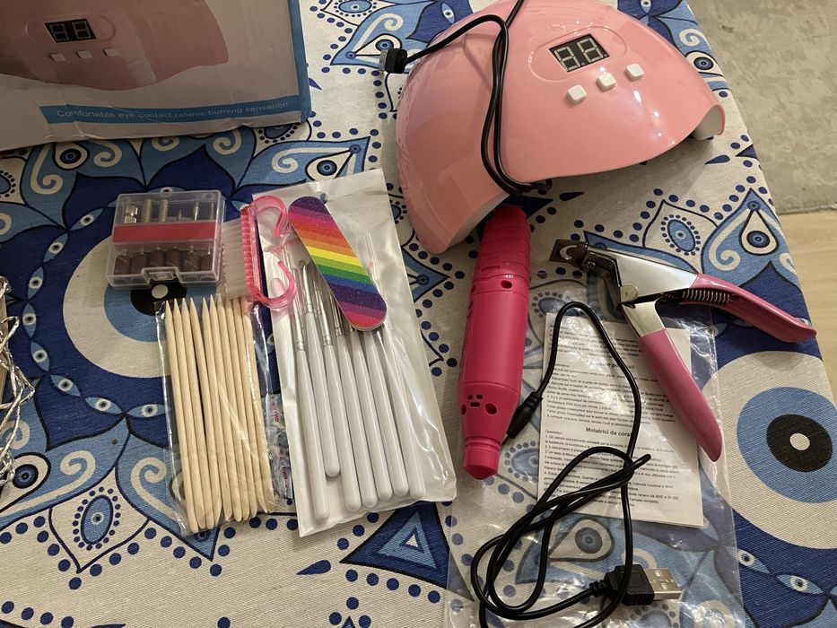 Чисто нов комплект за маникюр