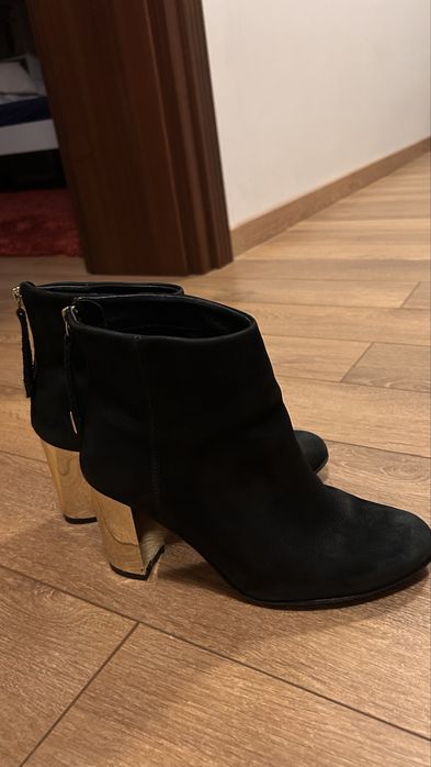 Botine negre din piele intoarsa