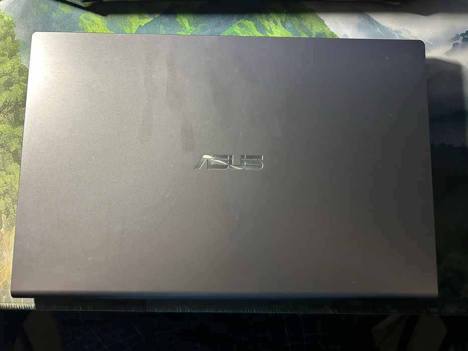 Laptop ASUS Ryzen 5, placa video Nvidia