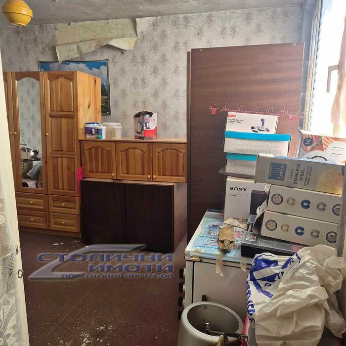 Малка къща с 400 кв.м двор в кв. Дим. Миленков