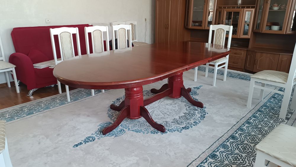 Стол для гостинной