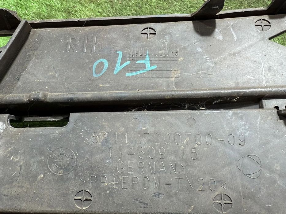 GRILA BARA FATA (X2) BMW SERIA 5 F10 F11 520D SE TOURING 2.0 DIESEL 2011 COD OEM 7200700 / 7231860 / BREAK 2010-2017