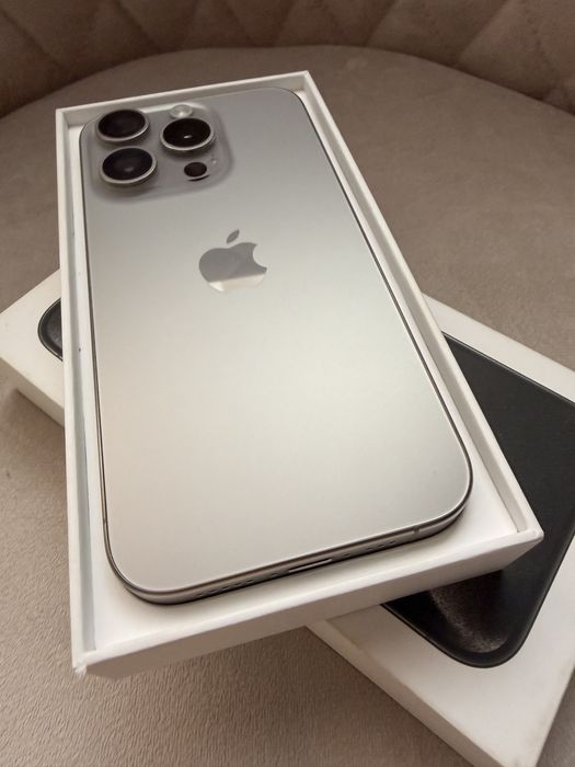 Vând iPhone 15 Pro – ca nou