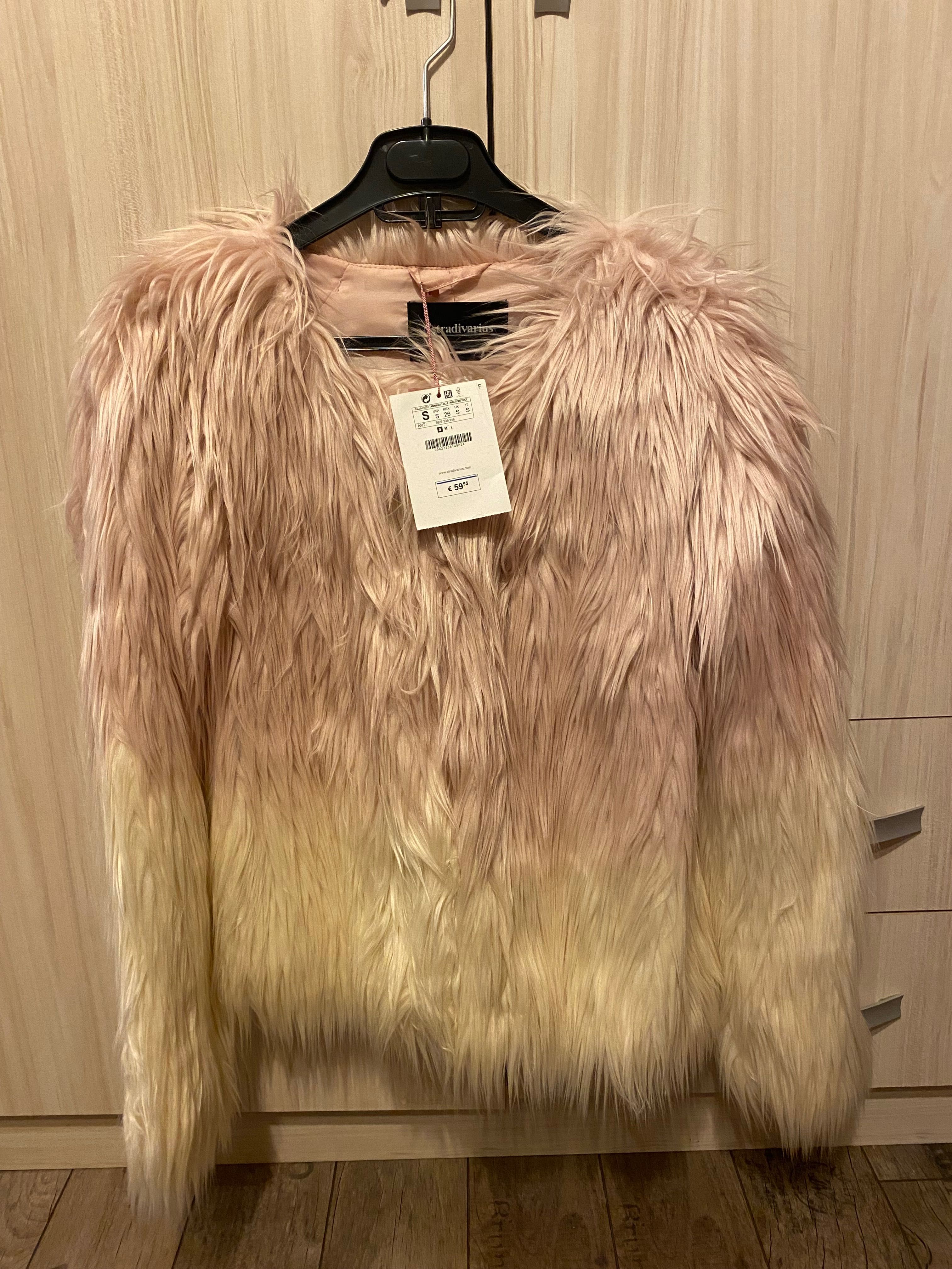 Продавам яке, и две сака и късо палто Stradivarius