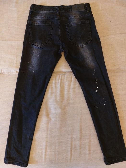 Blugi diferite modele.