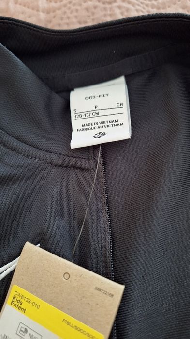Trening nike original nou  baiat  7 9 ani  128 137