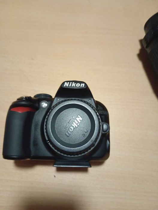 Nikon D3100 + Nikkor 55–200mm VR + Accesorii – Kit complet
