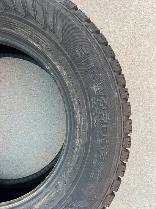 Продавам зимни гуми NOKIAN 225/70R15C Snowproof C