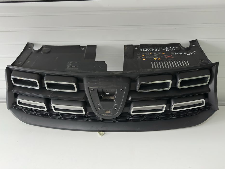 GRILĂ FAȚĂ RADIATOR – Dacia Logan II / Sandero II Facelift (2017–2020)