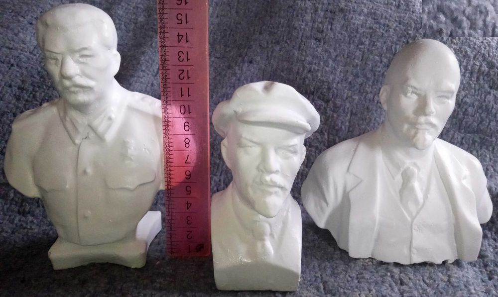 Гипсови скулптури на Ленин и Сталин до гърдите. СССР. възстановени