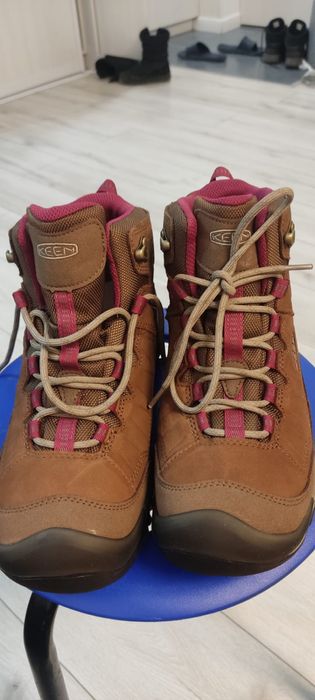 Продам новые женские трекинговые ботинки KEEN Women's Targhee IV.